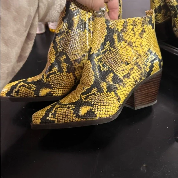 Sam Edelman Vibrant Yellow and Black Snake Print Booties - Picture 2 of 6